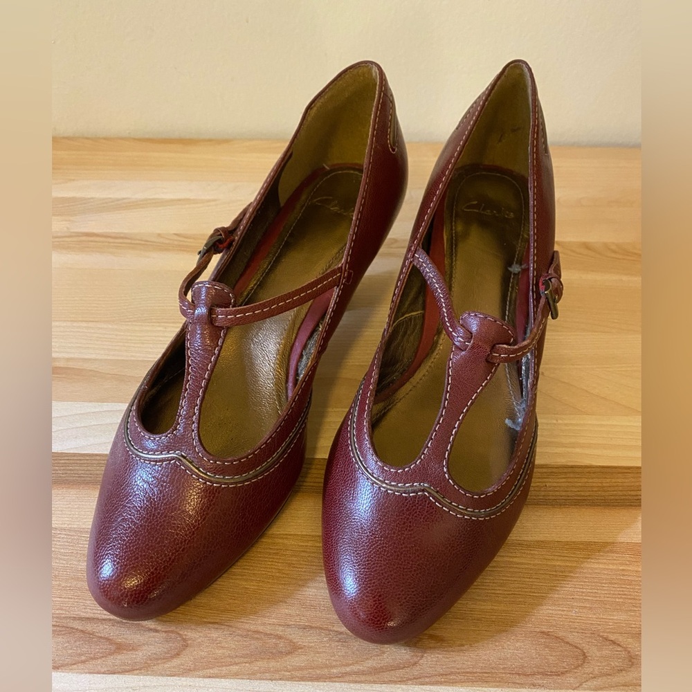 Clarks Burgundy Leather Mary Jane’s Size 5 - Picture 1 of 5
